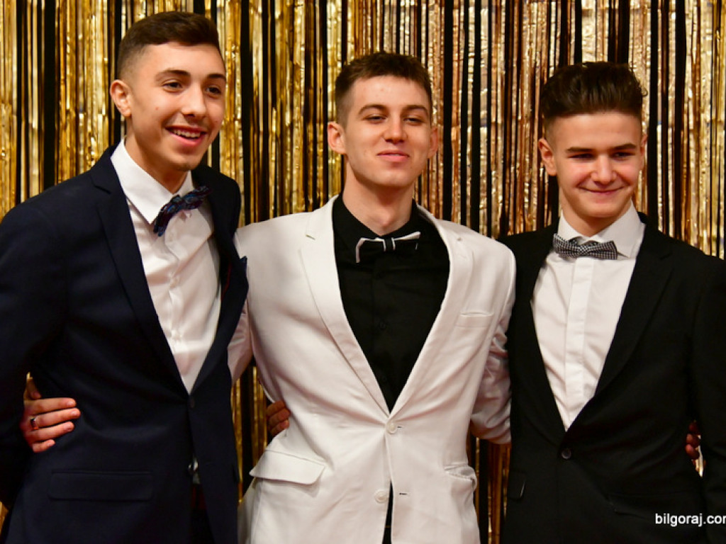 Bal maturalny uczniów biłgorajskiego ONZ-tu (FOTO, VIDEO)