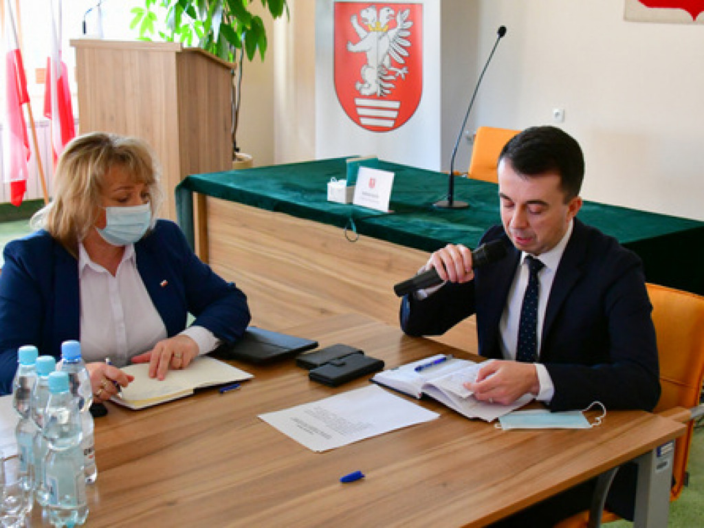 Przede wszystkim przygotowujemy się na pomoc uchodźcom. Znane są ustalenia z obrad zespołu kryzysowego w Starostwie Powiatowym (VIDEO)
