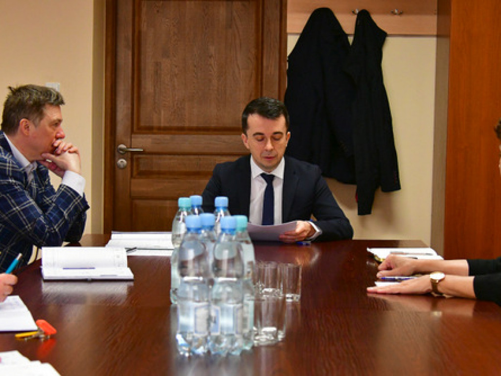 Spotkanie z dyrektorami szkół. Starosta polecił wymeldowanie uczniów z jednego z internatów. Mają tam być ulokowani uchodźcy z Ukrainy
