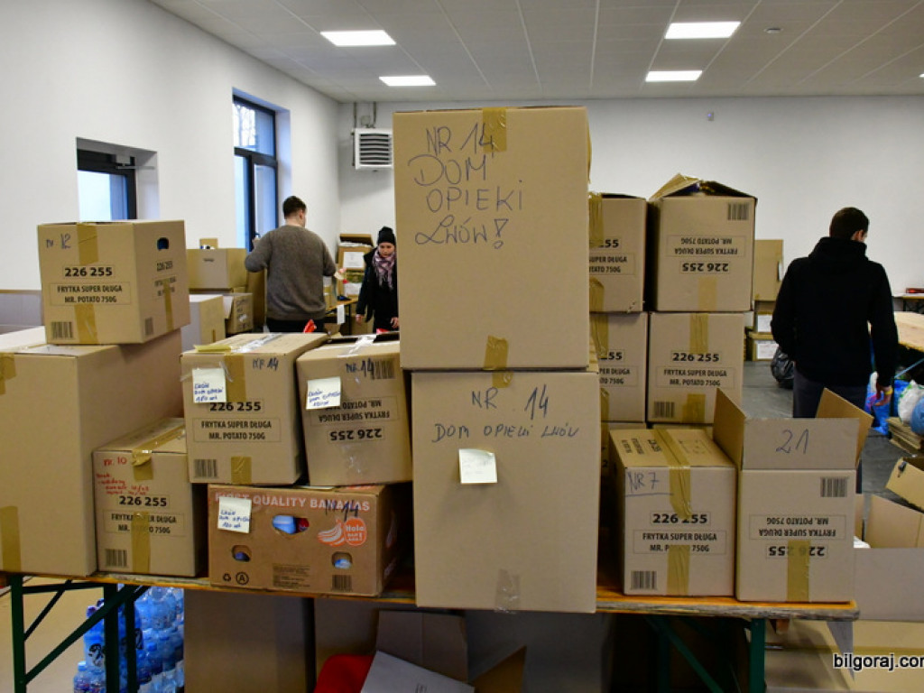 Pomoc dla Ukrainy Biłgoraj. Mieszkańcy zorganizowali magazyn, gromadzą i wydają dary (FOTO)