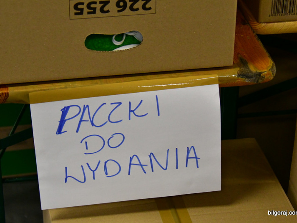 Pomoc dla Ukrainy Biłgoraj. Mieszkańcy zorganizowali magazyn, gromadzą i wydają dary (FOTO)