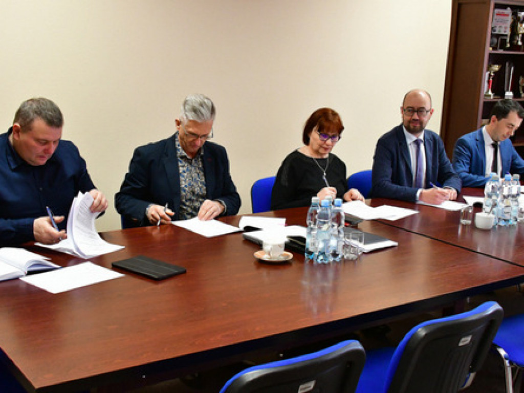 Zarząd Powiatu podpisał umowę na dofinansowanie inwestycji drogowych z RFRD