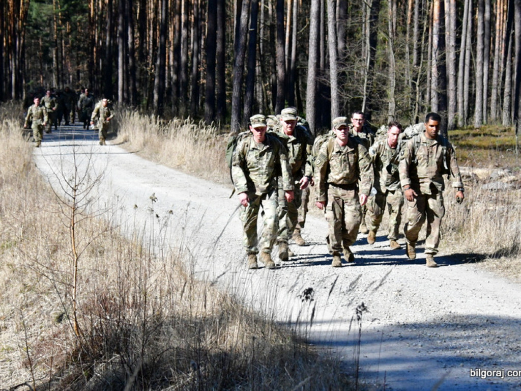 Kilkuset żołnierzy wojsk polskich i amerykańskich przemierza szlak Puszczy Solskiej (FOTO, VIDEO)