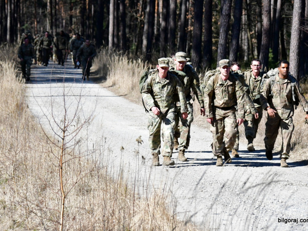 Kilkuset żołnierzy wojsk polskich i amerykańskich przemierza szlak Puszczy Solskiej (FOTO, VIDEO)