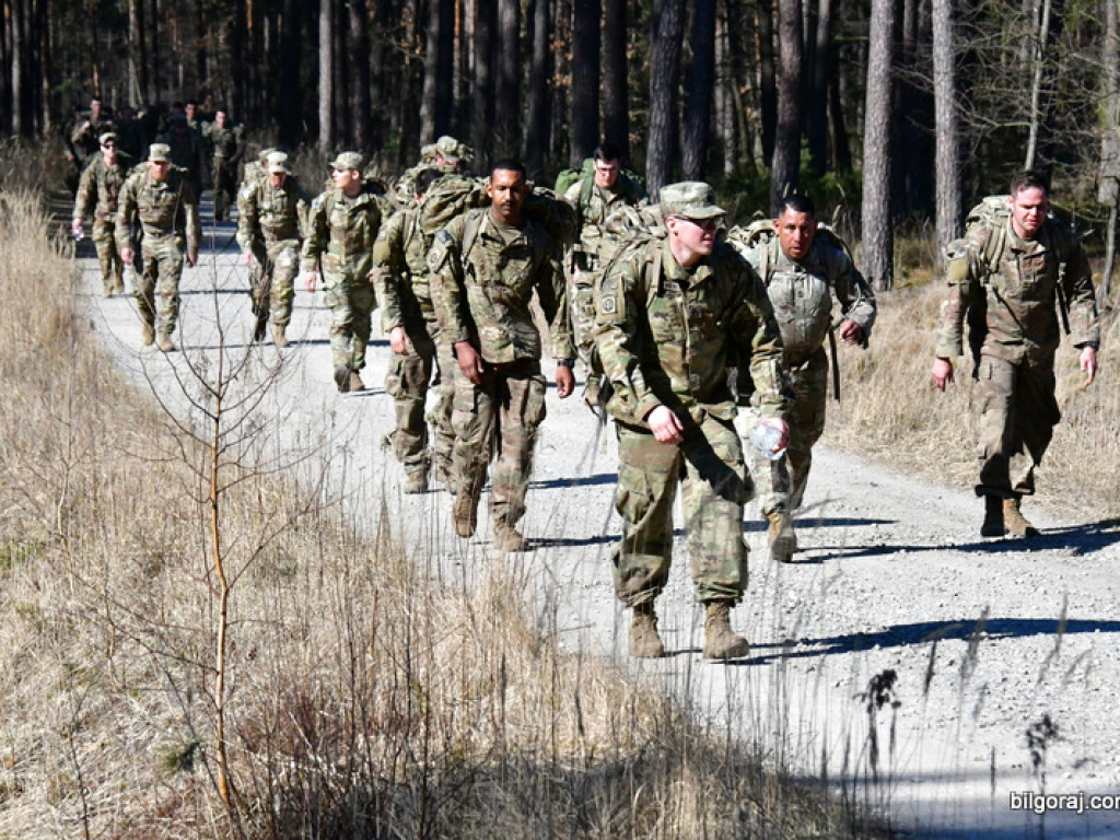 Kilkuset żołnierzy wojsk polskich i amerykańskich przemierza szlak Puszczy Solskiej (FOTO, VIDEO)