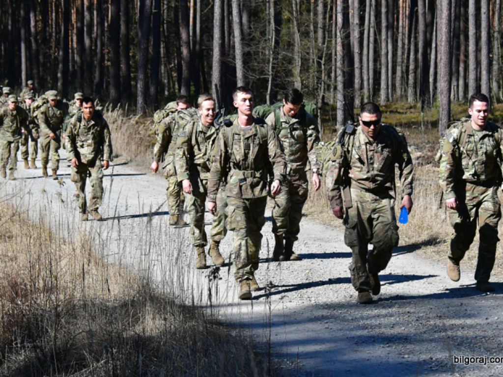 Kilkuset żołnierzy wojsk polskich i amerykańskich przemierza szlak Puszczy Solskiej (FOTO, VIDEO)