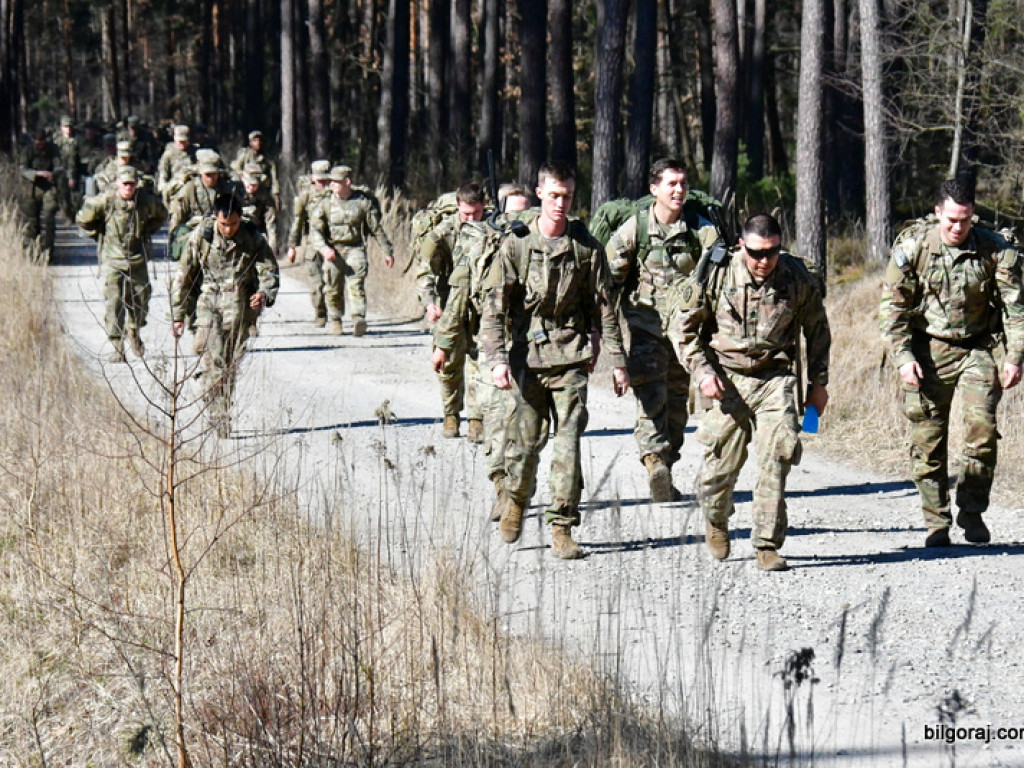 Kilkuset żołnierzy wojsk polskich i amerykańskich przemierza szlak Puszczy Solskiej (FOTO, VIDEO)