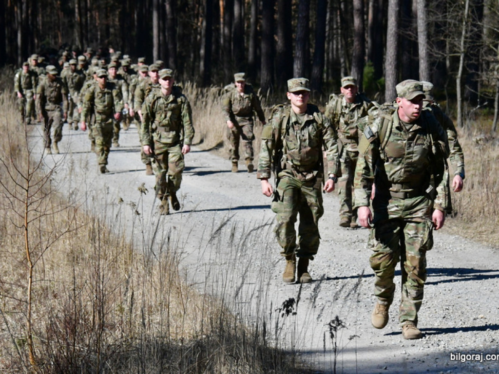 Kilkuset żołnierzy wojsk polskich i amerykańskich przemierza szlak Puszczy Solskiej (FOTO, VIDEO)