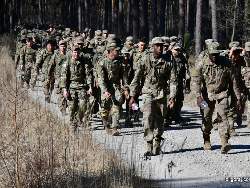 Kilkuset żołnierzy wojsk polskich i amerykańskich przemierza szlak Puszczy Solskiej (FOTO, VIDEO)