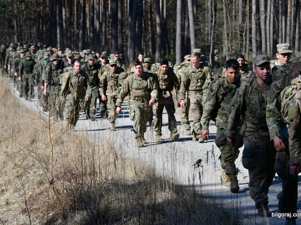 Kilkuset żołnierzy wojsk polskich i amerykańskich przemierza szlak Puszczy Solskiej (FOTO, VIDEO)
