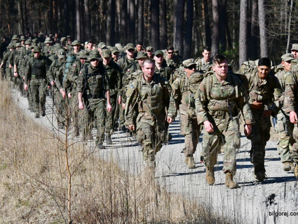 Kilkuset żołnierzy wojsk polskich i amerykańskich przemierza szlak Puszczy Solskiej (FOTO, VIDEO)