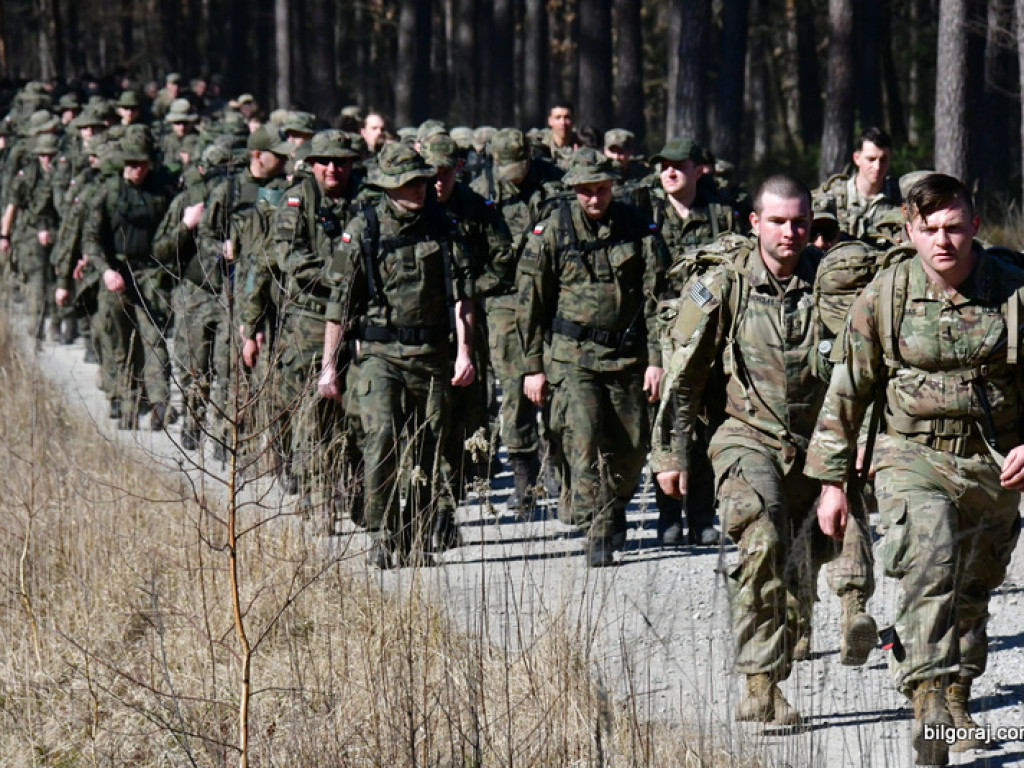 Kilkuset żołnierzy wojsk polskich i amerykańskich przemierza szlak Puszczy Solskiej (FOTO, VIDEO)