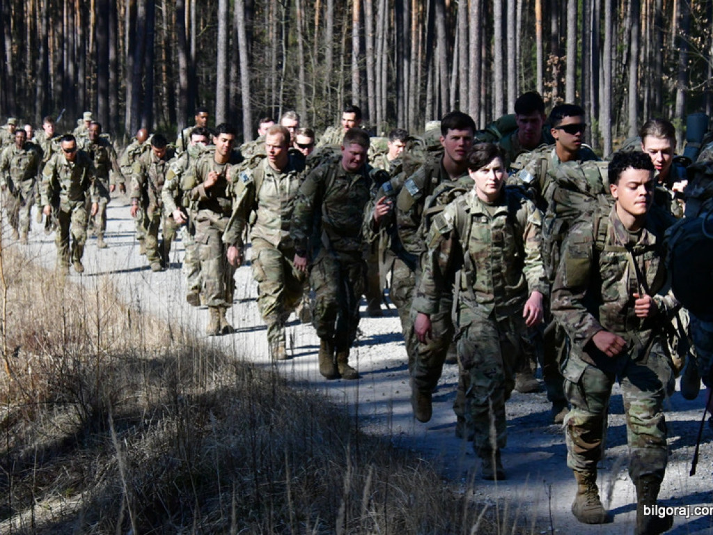 Kilkuset żołnierzy wojsk polskich i amerykańskich przemierza szlak Puszczy Solskiej (FOTO, VIDEO)