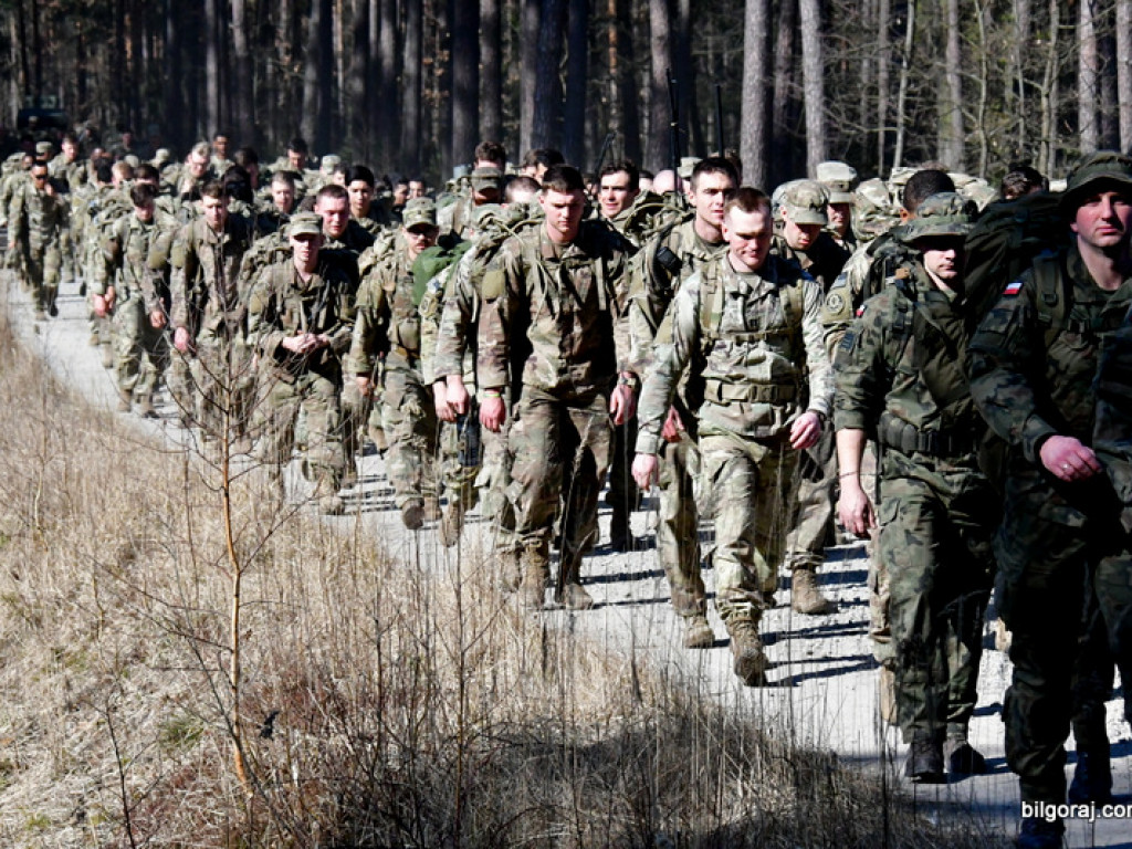 Kilkuset żołnierzy wojsk polskich i amerykańskich przemierza szlak Puszczy Solskiej (FOTO, VIDEO)