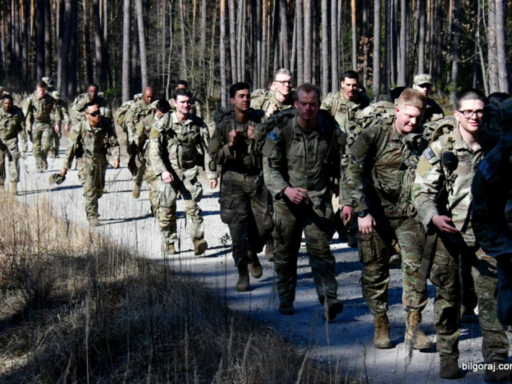 Kilkuset żołnierzy wojsk polskich i amerykańskich przemierza szlak Puszczy Solskiej (FOTO, VIDEO)