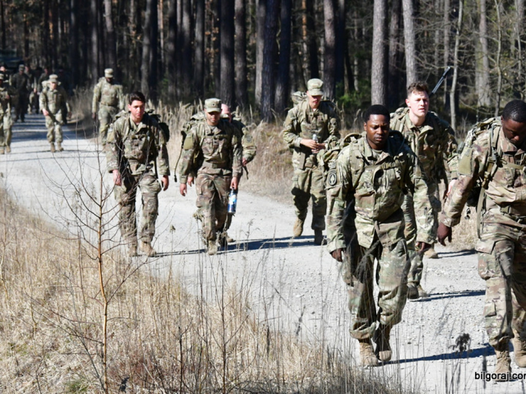 Kilkuset żołnierzy wojsk polskich i amerykańskich przemierza szlak Puszczy Solskiej (FOTO, VIDEO)
