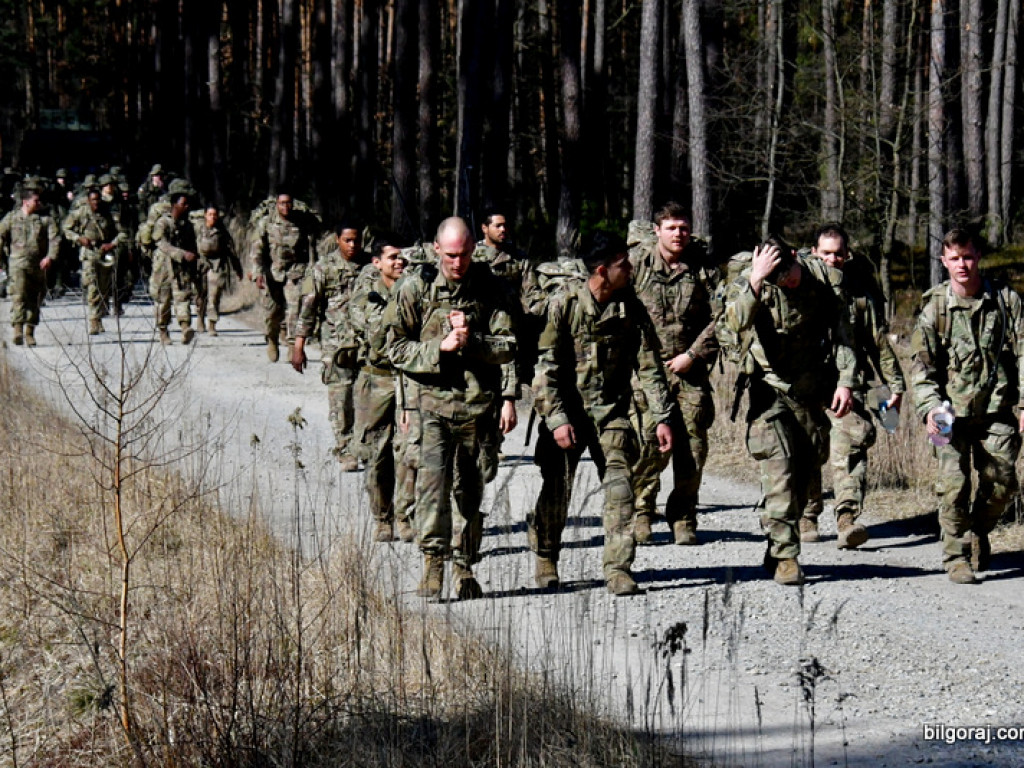 Kilkuset żołnierzy wojsk polskich i amerykańskich przemierza szlak Puszczy Solskiej (FOTO, VIDEO)
