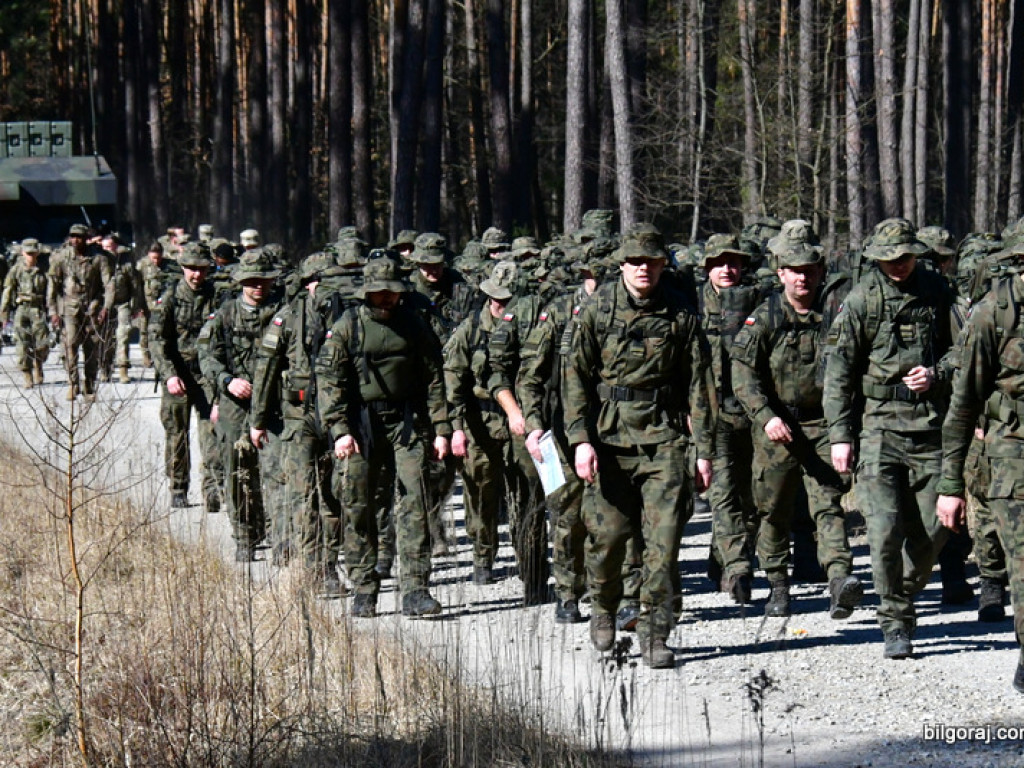 Kilkuset żołnierzy wojsk polskich i amerykańskich przemierza szlak Puszczy Solskiej (FOTO, VIDEO)