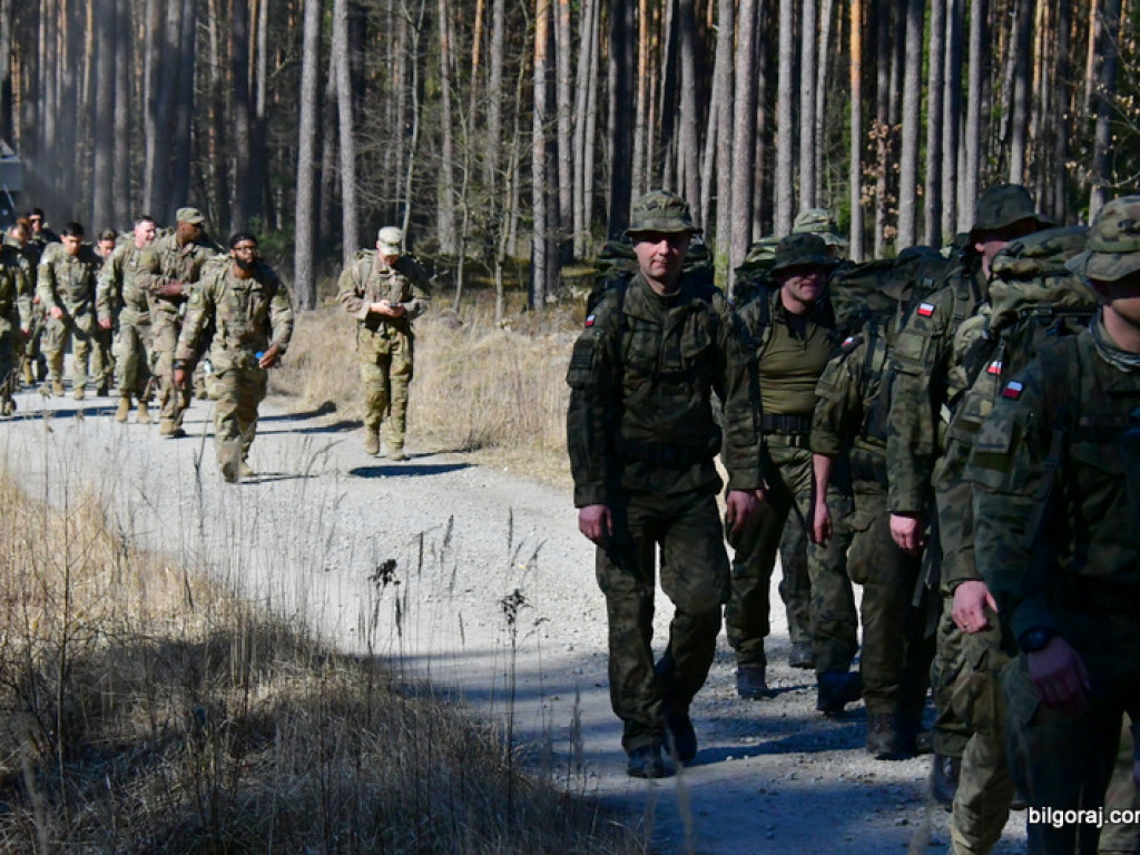 Kilkuset żołnierzy wojsk polskich i amerykańskich przemierza szlak Puszczy Solskiej (FOTO, VIDEO)