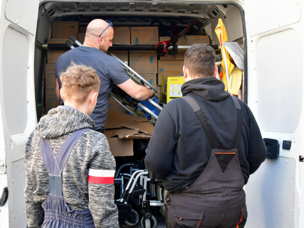Dary od Polonii z Niemiec przez powiat biłgorajski trafią na Ukrainę (FOTO)