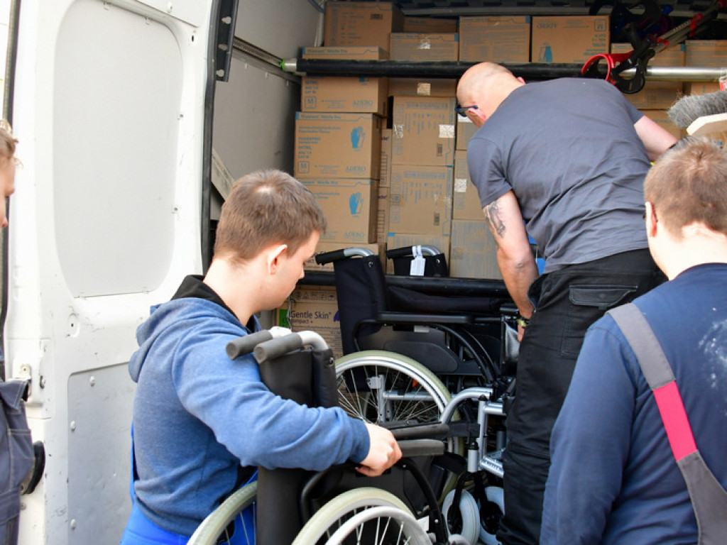 Dary od Polonii z Niemiec przez powiat biłgorajski trafią na Ukrainę (FOTO)