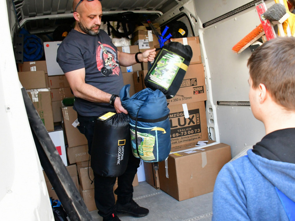 Dary od Polonii z Niemiec przez powiat biłgorajski trafią na Ukrainę (FOTO)