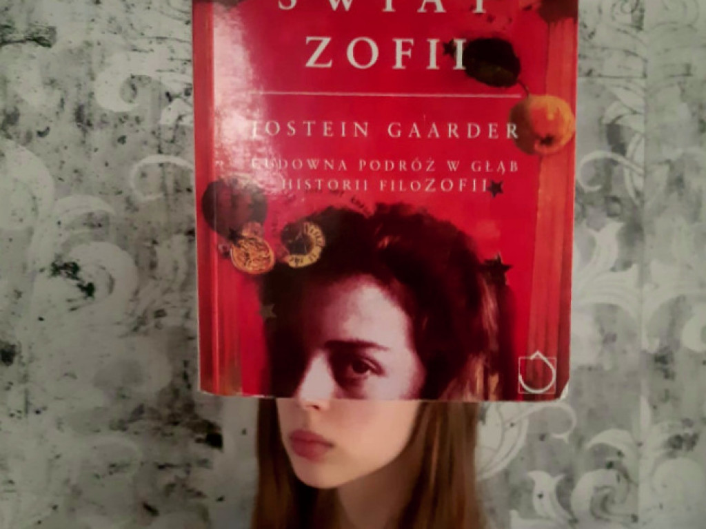 Sleeveface - Portret z książką. Wyniki konkursu zorganizowanego przez ZSZiO (FOTO)