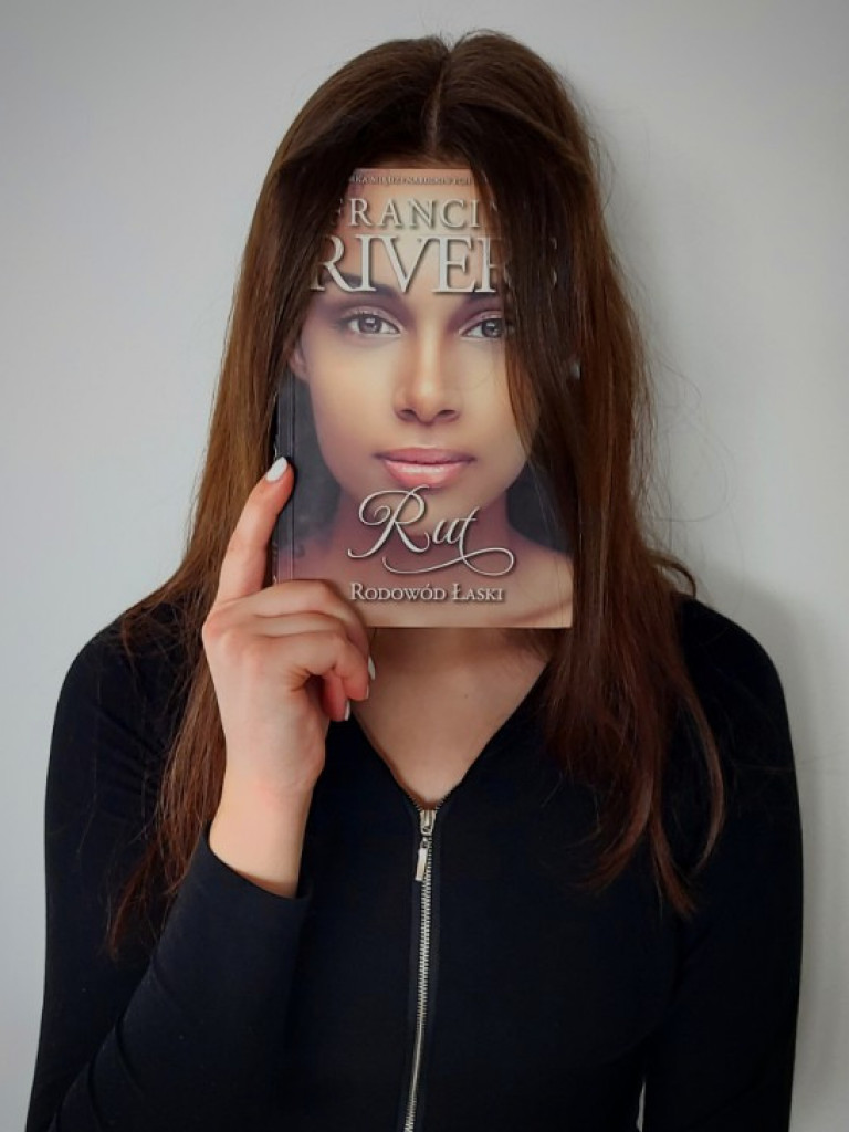 Sleeveface - Portret z książką. Wyniki konkursu zorganizowanego przez ZSZiO (FOTO)