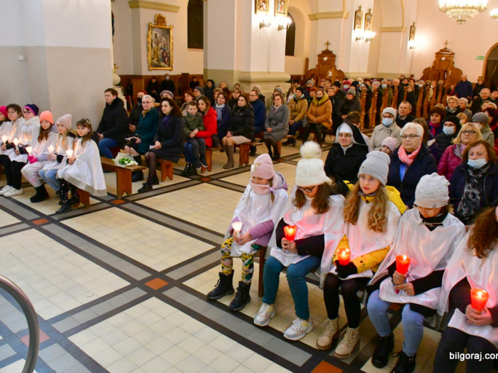 Św. Michał Archanioł w swej figurze nawiedził Biłgoraj. Wierni modlą się m. in. o pokój na Ukrainie (FOTO)