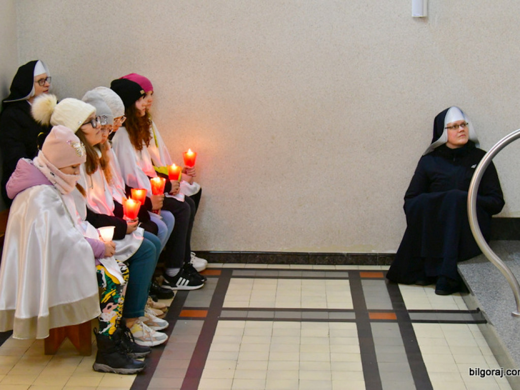 Św. Michał Archanioł w swej figurze nawiedził Biłgoraj. Wierni modlą się m. in. o pokój na Ukrainie (FOTO)