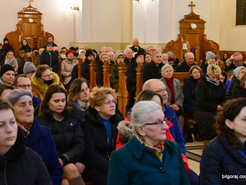 Św. Michał Archanioł w swej figurze nawiedził Biłgoraj. Wierni modlą się m. in. o pokój na Ukrainie (FOTO)