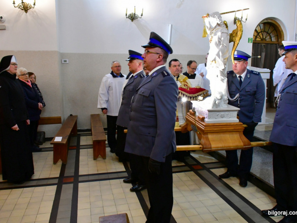 Św. Michał Archanioł w swej figurze nawiedził Biłgoraj. Wierni modlą się m. in. o pokój na Ukrainie (FOTO)