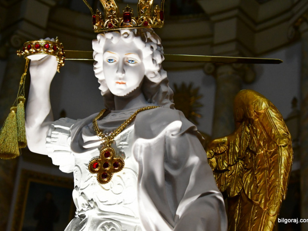 Św. Michał Archanioł w swej figurze nawiedził Biłgoraj. Wierni modlą się m. in. o pokój na Ukrainie (FOTO)