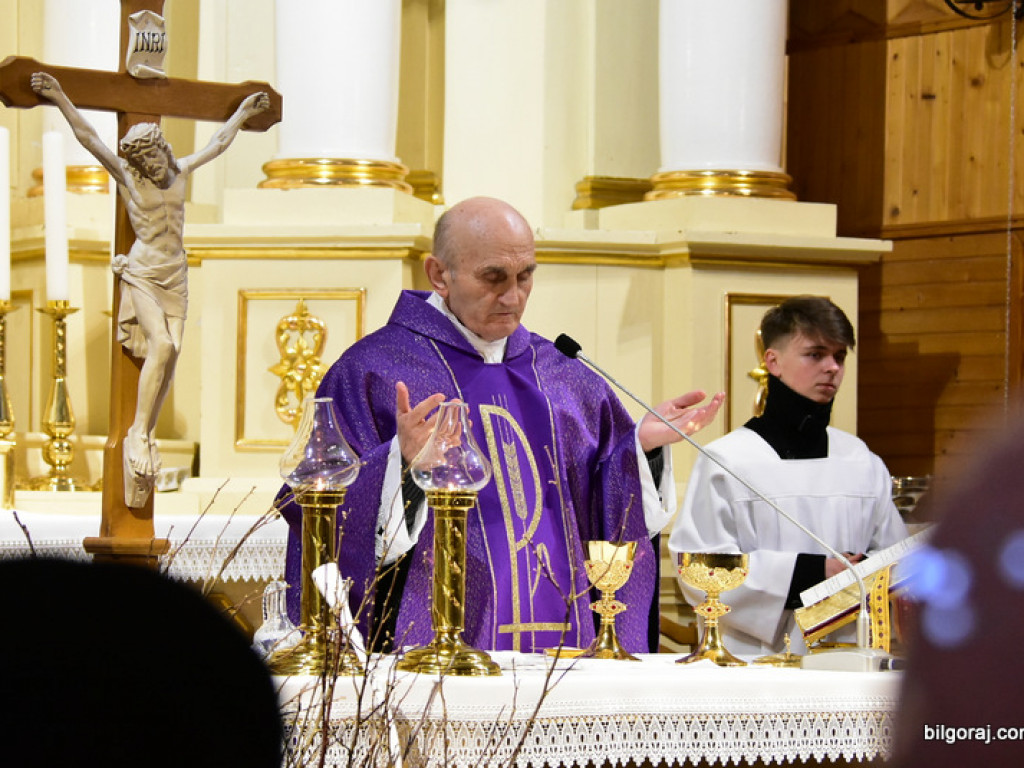 Harcerska Droga Krzyżowa w Majdanie Starym (FOTO)