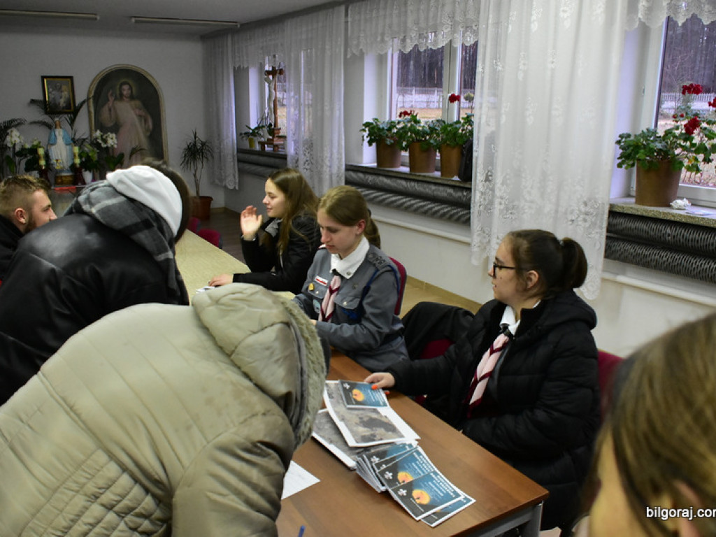 Harcerska Droga Krzyżowa w Majdanie Starym (FOTO)