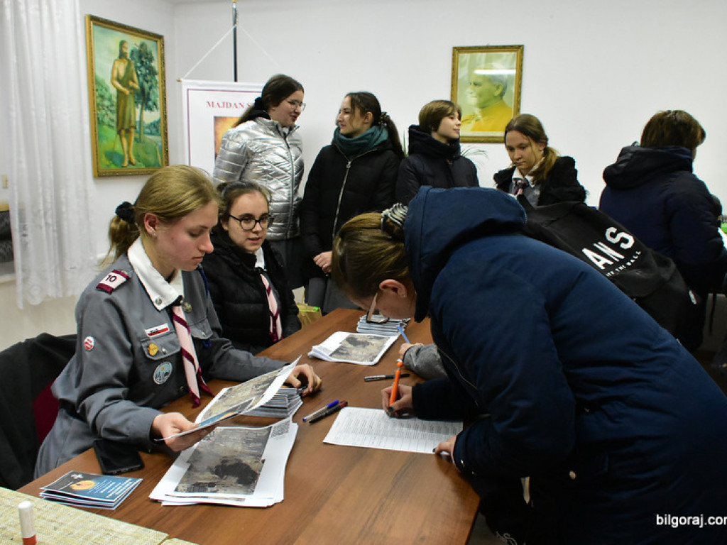 Harcerska Droga Krzyżowa w Majdanie Starym (FOTO)