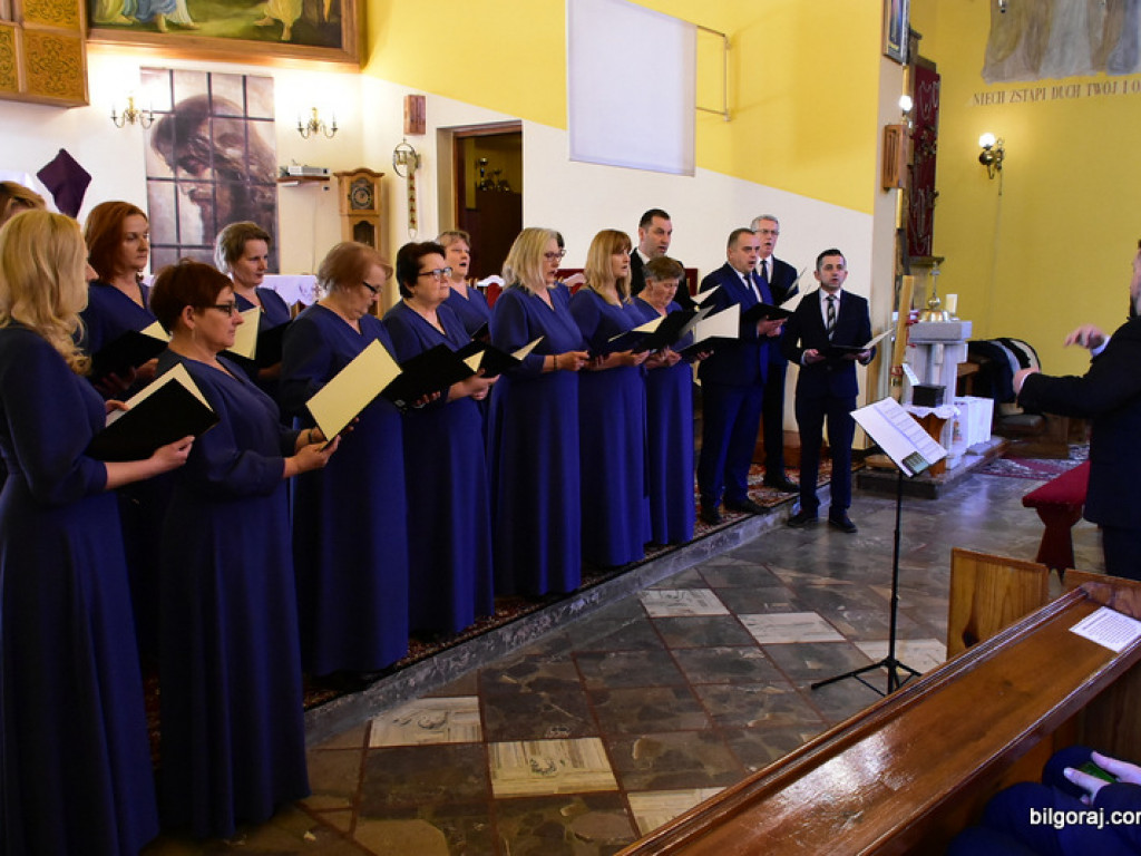 Pieśni Pasyjne i Pokutne w wykonaniu chórów zabrzmiały w Korytkowie Dużym (FOTO)