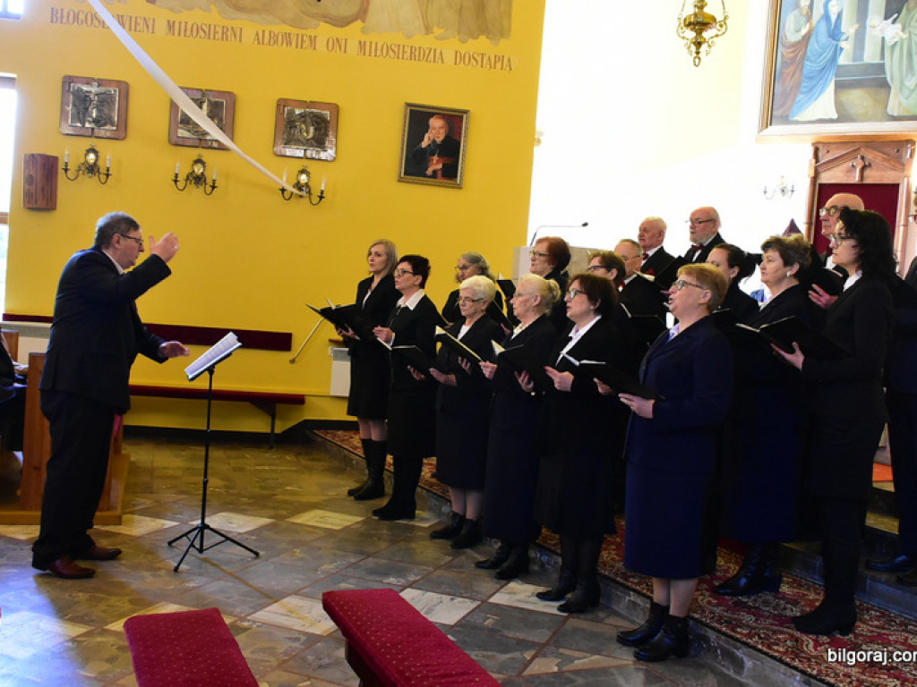 Pieśni Pasyjne i Pokutne w wykonaniu chórów zabrzmiały w Korytkowie Dużym (FOTO)