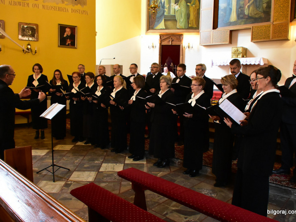 Pieśni Pasyjne i Pokutne w wykonaniu chórów zabrzmiały w Korytkowie Dużym (FOTO)