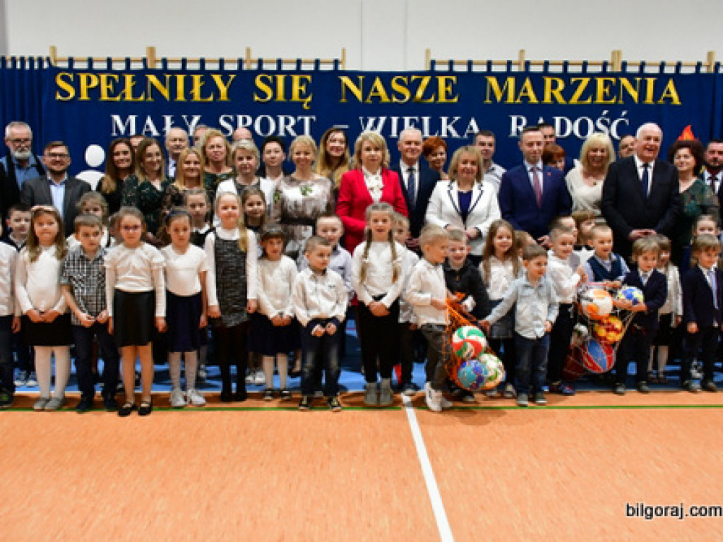 W Chmielku oddano do użytku nowa halę sportową (FOTO)