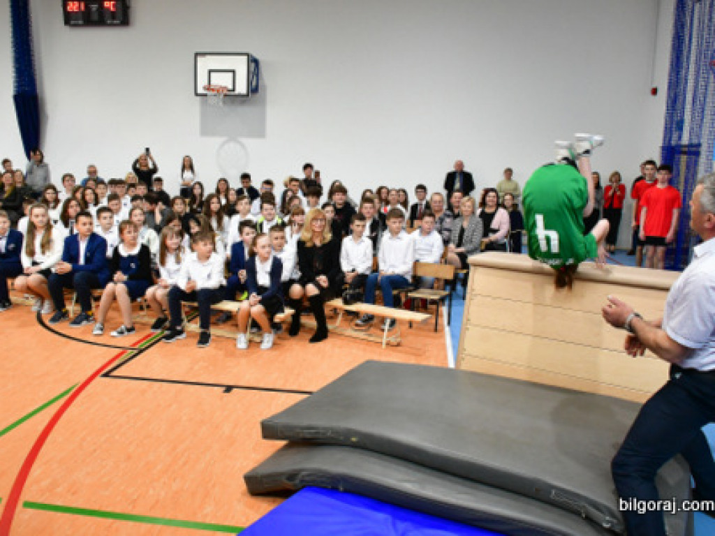 W Chmielku oddano do użytku nowa halę sportową (FOTO)