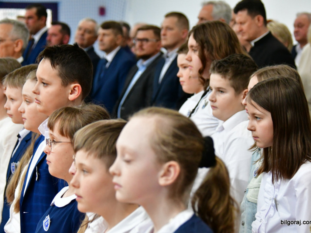 W Chmielku oddano do użytku nowa halę sportową (FOTO)