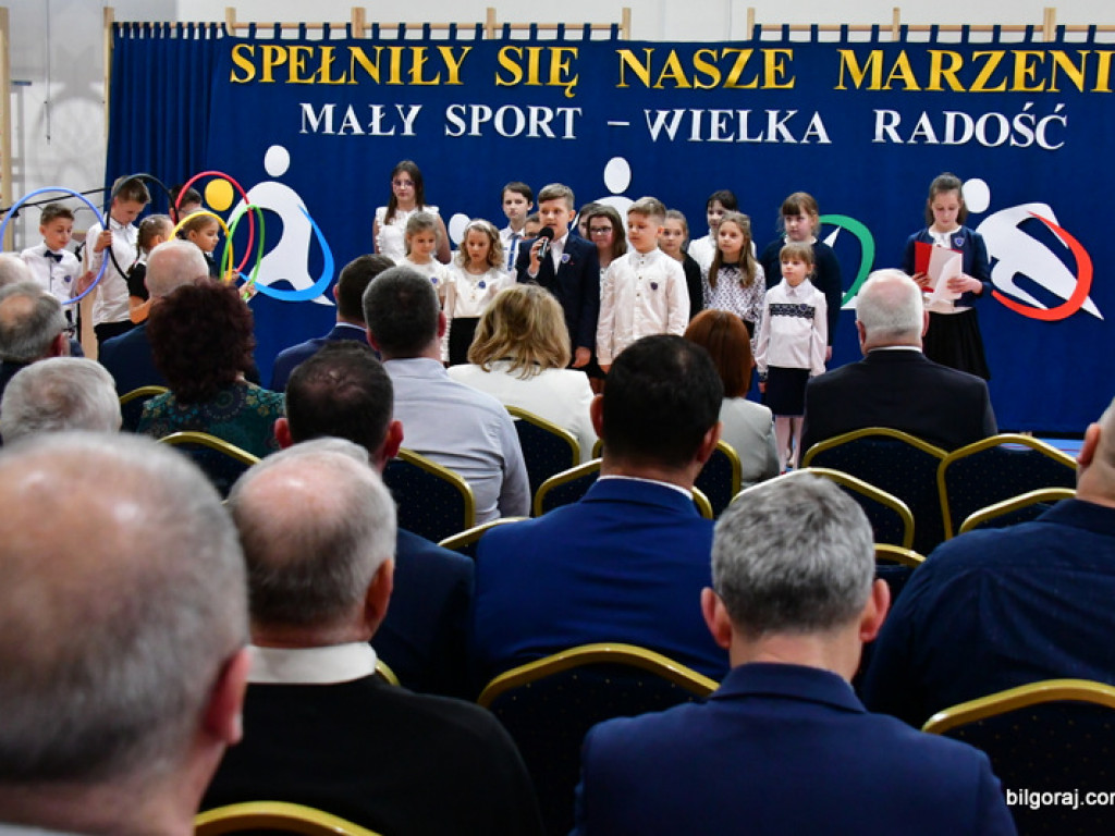 W Chmielku oddano do użytku nowa halę sportową (FOTO)