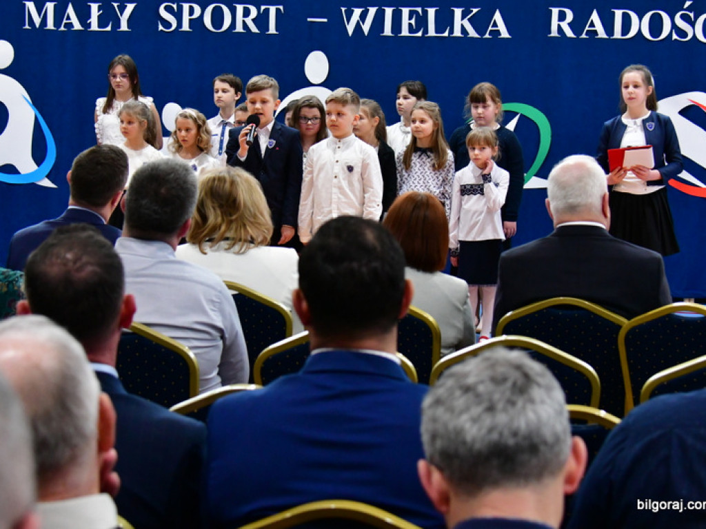 W Chmielku oddano do użytku nowa halę sportową (FOTO)