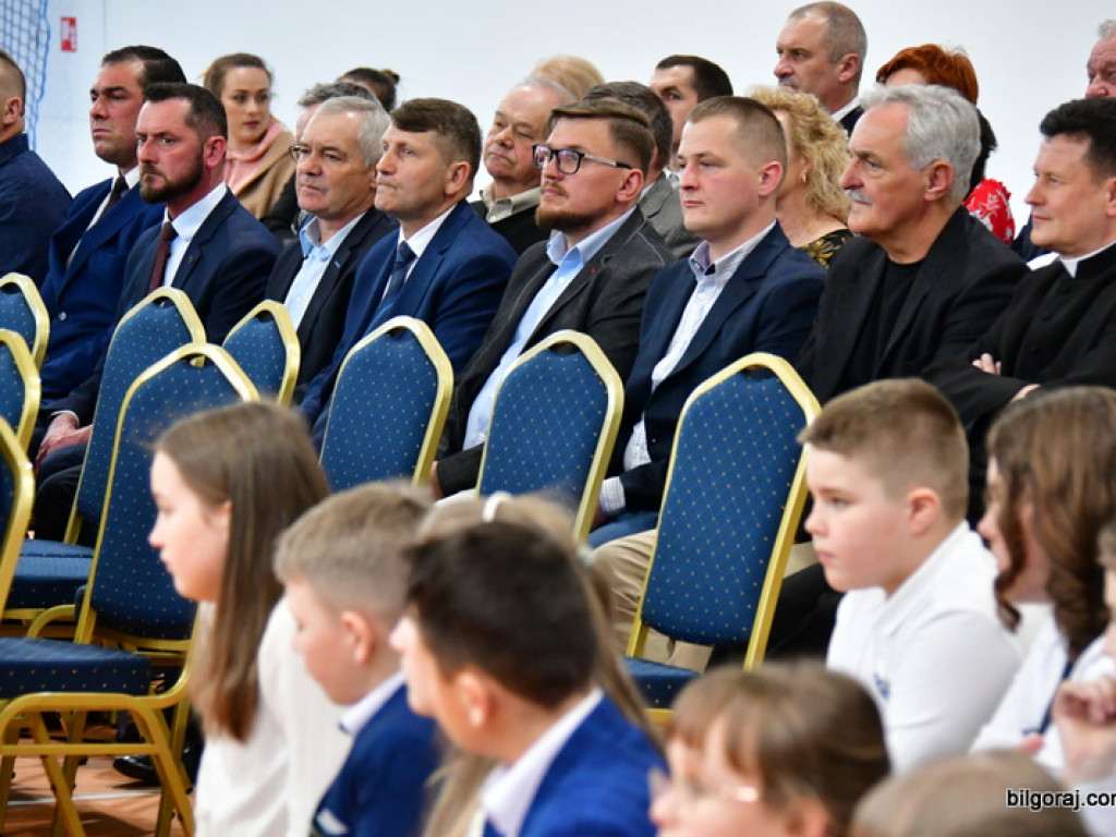 W Chmielku oddano do użytku nowa halę sportową (FOTO)