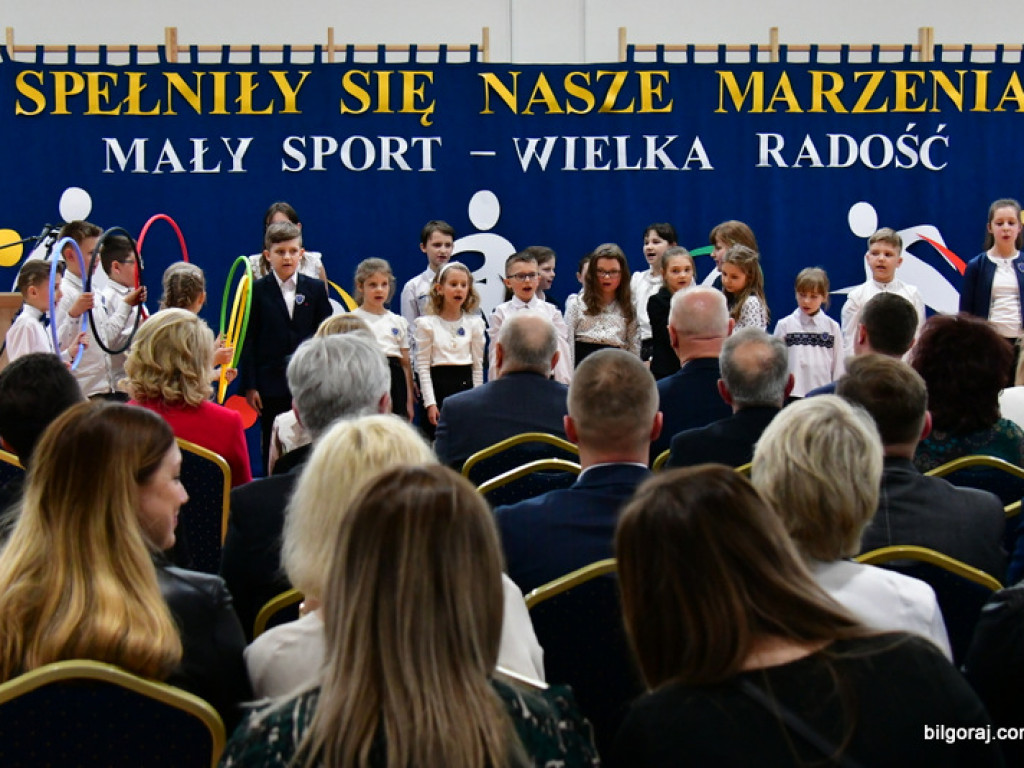 W Chmielku oddano do użytku nowa halę sportową (FOTO)