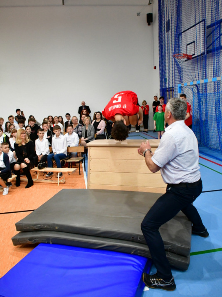 W Chmielku oddano do użytku nowa halę sportową (FOTO)