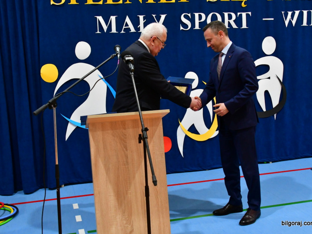 W Chmielku oddano do użytku nowa halę sportową (FOTO)