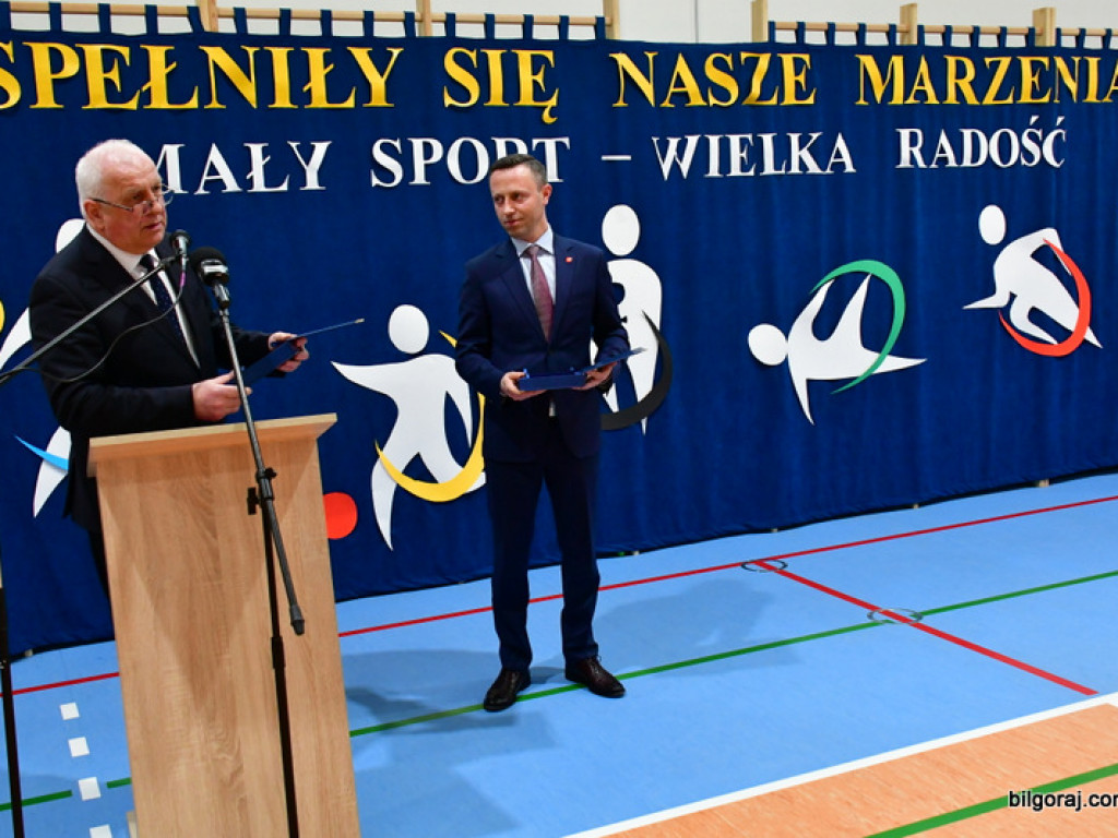 W Chmielku oddano do użytku nowa halę sportową (FOTO)