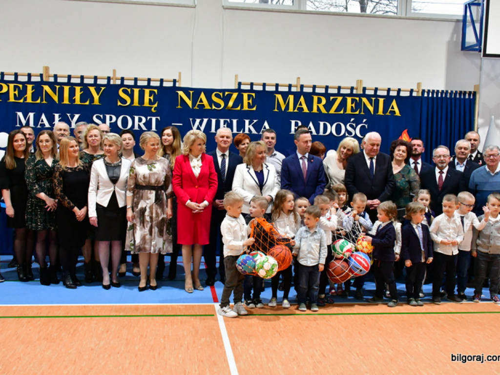 W Chmielku oddano do użytku nowa halę sportową (FOTO)